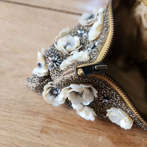 Anthropologie White Floral Beaded Evening Clutch Purse Shell Flowers - Picture 7 of 9